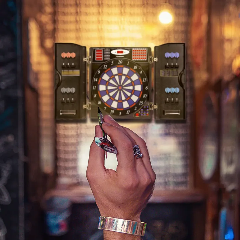 卸売用マグネット式耐久性プラスチック製安全LED電子両面トレ - Electronic Dartboard Cabinet のレビューと価格